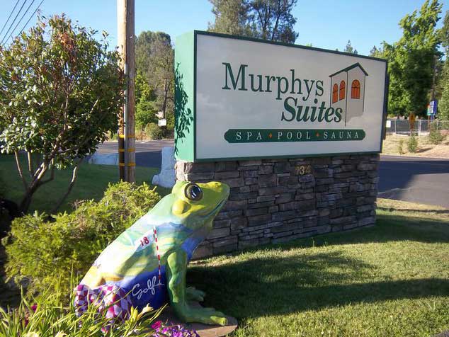 Murphys Suites highway sign