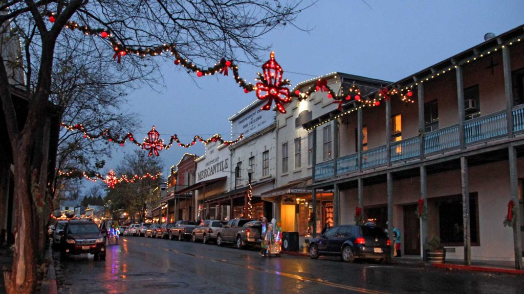 Angels Camp downtown holiday season | Lisa Boulton
