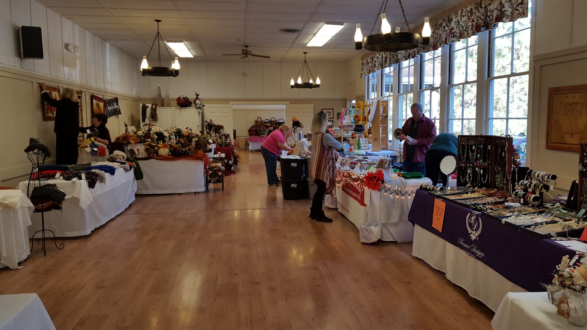Seasons In The Woods Craft Faire