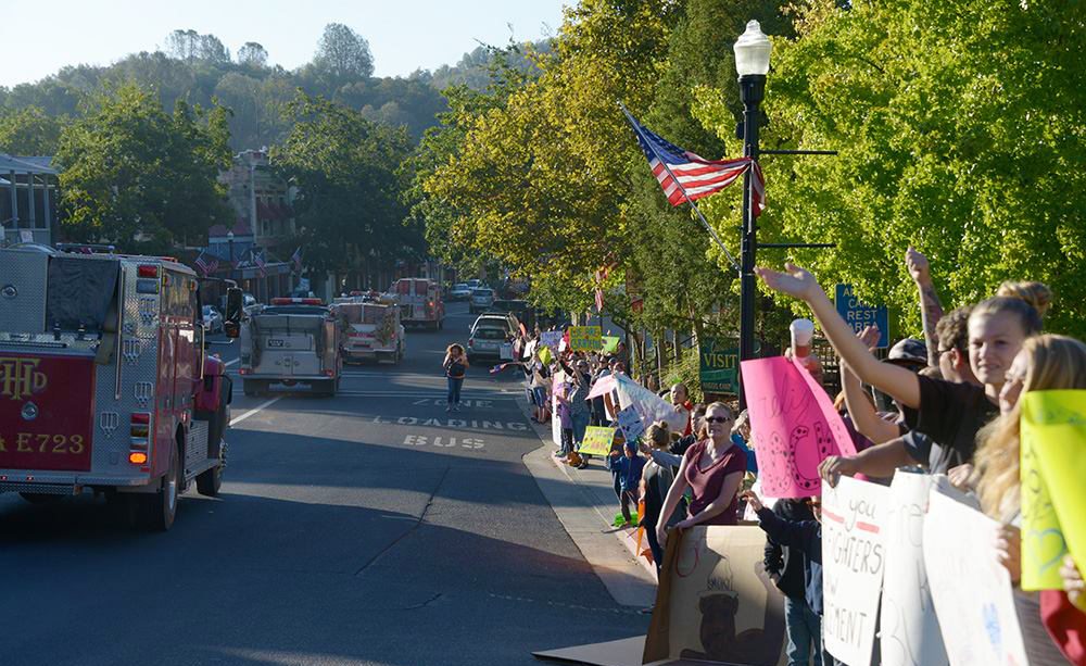 Calaveras residents line Main Street to thank firefighters